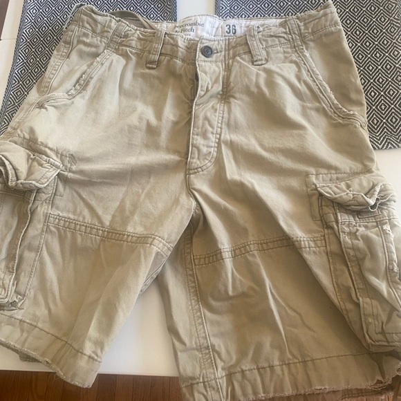 Abercrombie & Fitch Cargo Shorts - Picture 1 of 3
